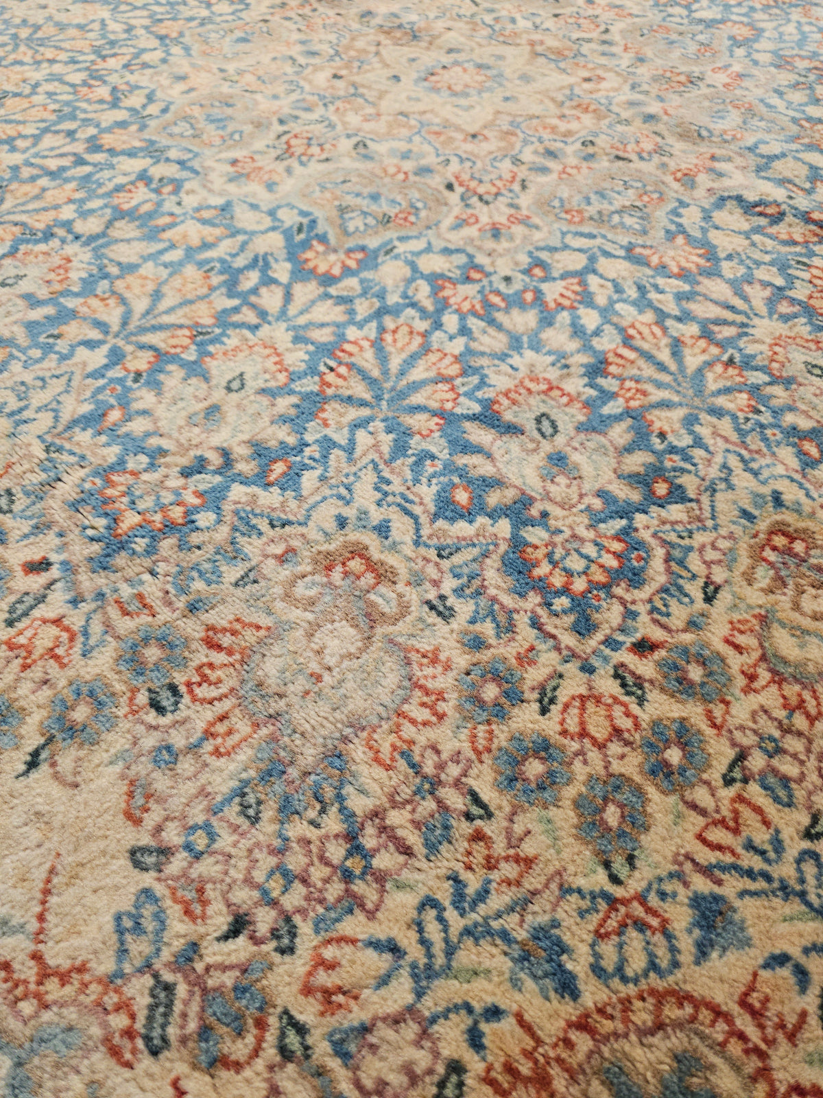 Kerman Classic Persian rug. 80686 - 220x218cm