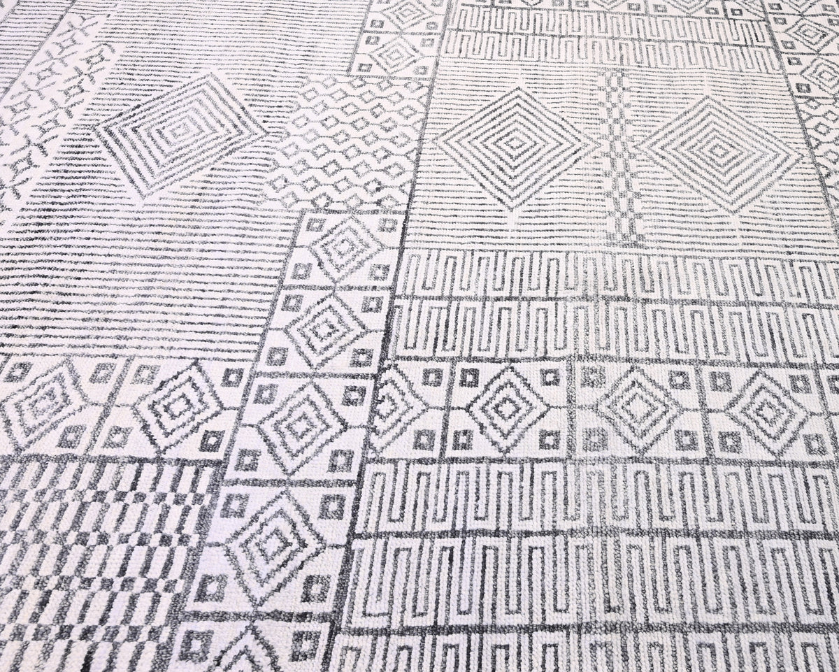 A Berber inspired handmade rug Number 850247 (280x368cm)