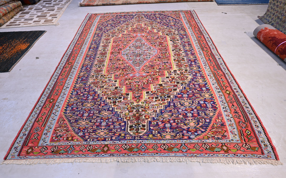A fine Seneh kilim number 53665 (280x196cm)