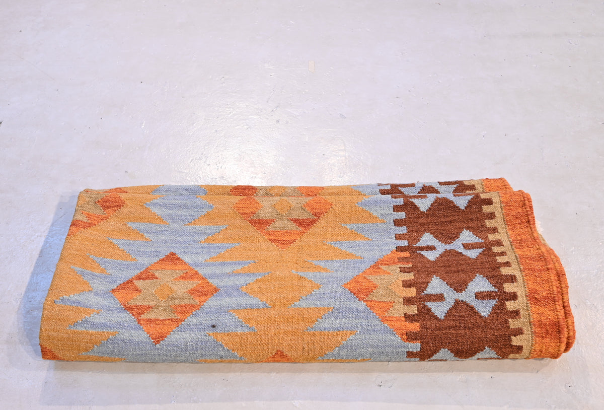 A Mirzapur kilim, Number 850166 (202x296cm)