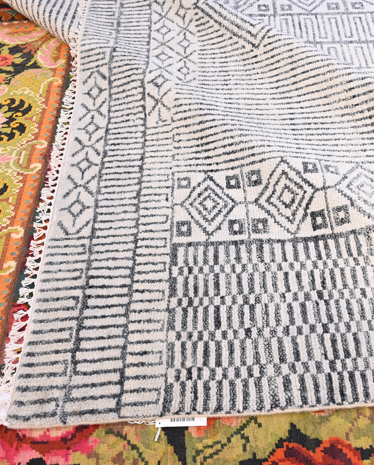 A Berber inspired handmade rug Number 850247 (280x368cm)