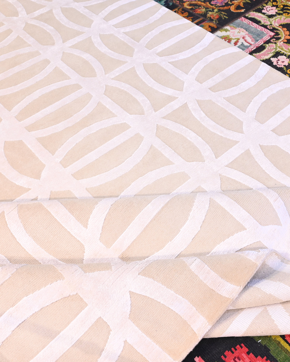 A modern Nepalese rug Number 850241 306x249cm