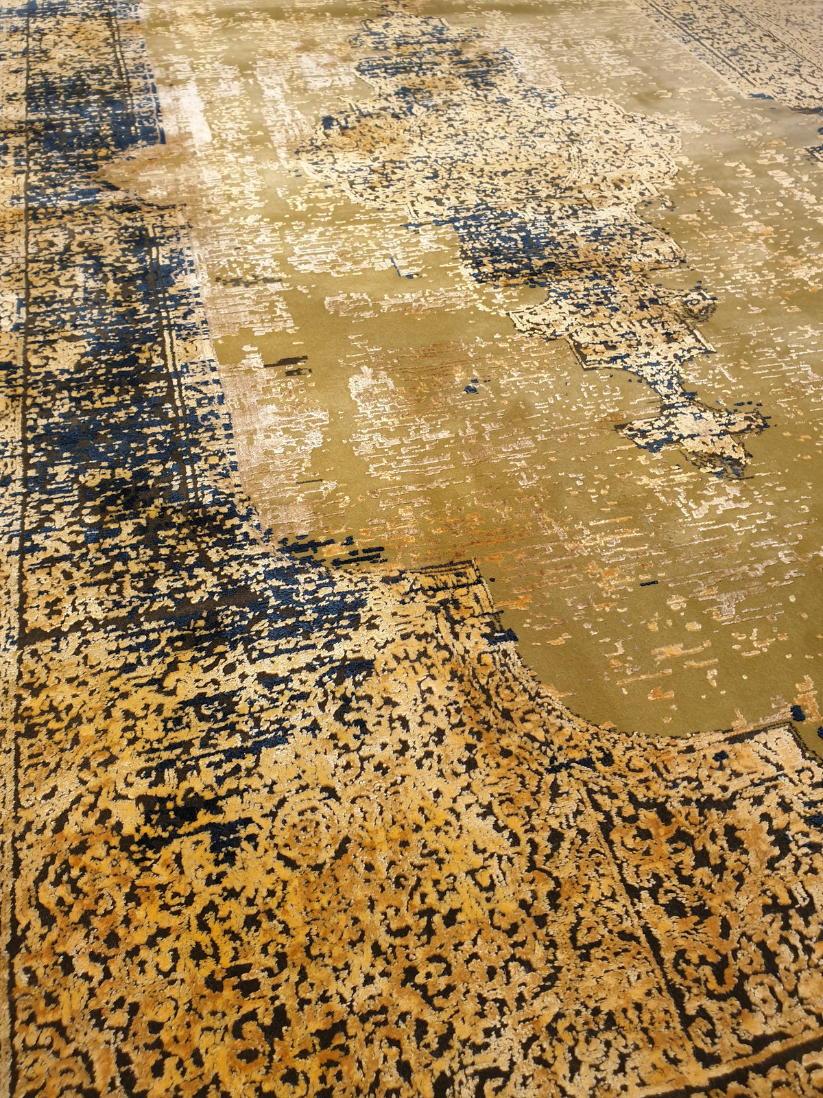 El Dorado; A transitional rug.