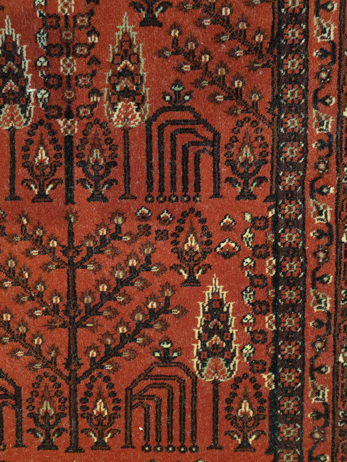 Boulevard, a rug in tribal design.
