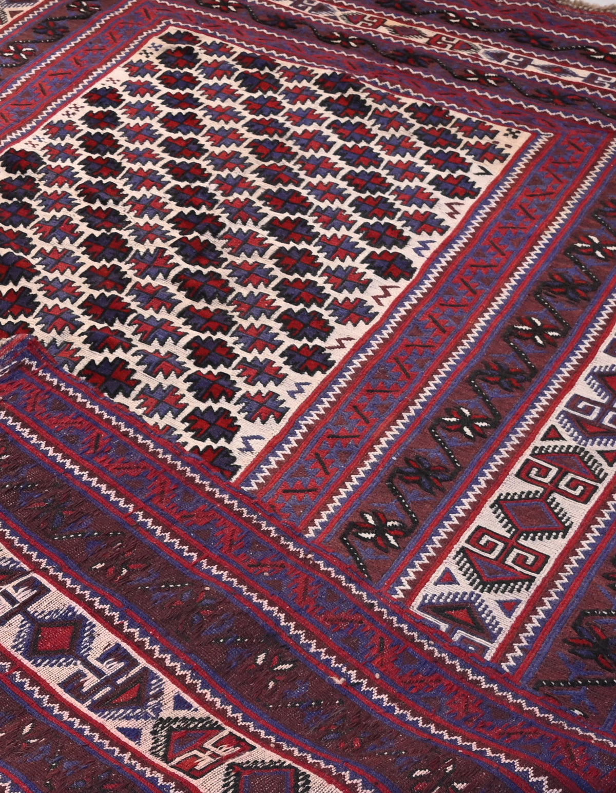 A Baluch rug Number 850239 (270x195cm)