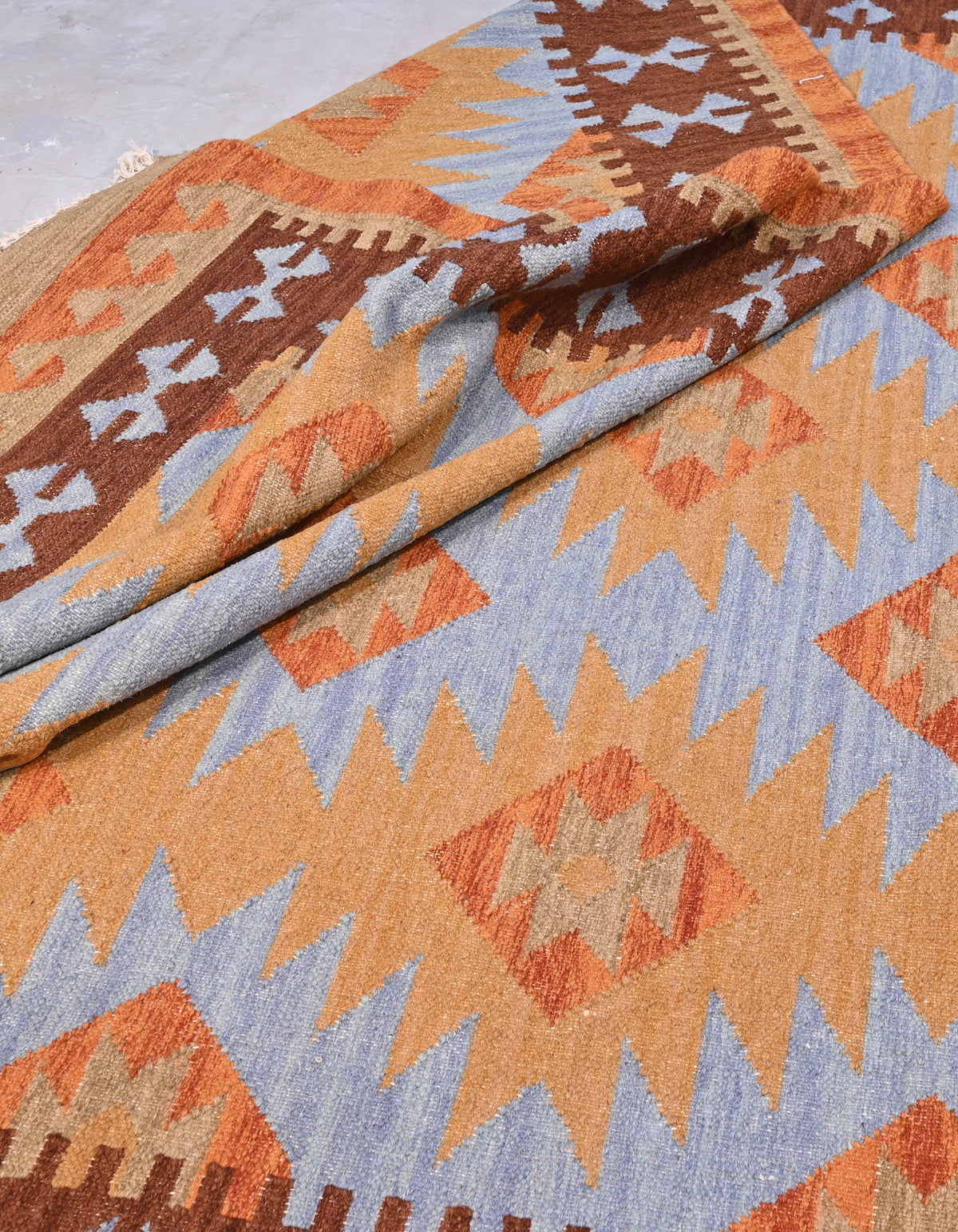 A Mirzapur kilim, Number 850166 (202x296cm)