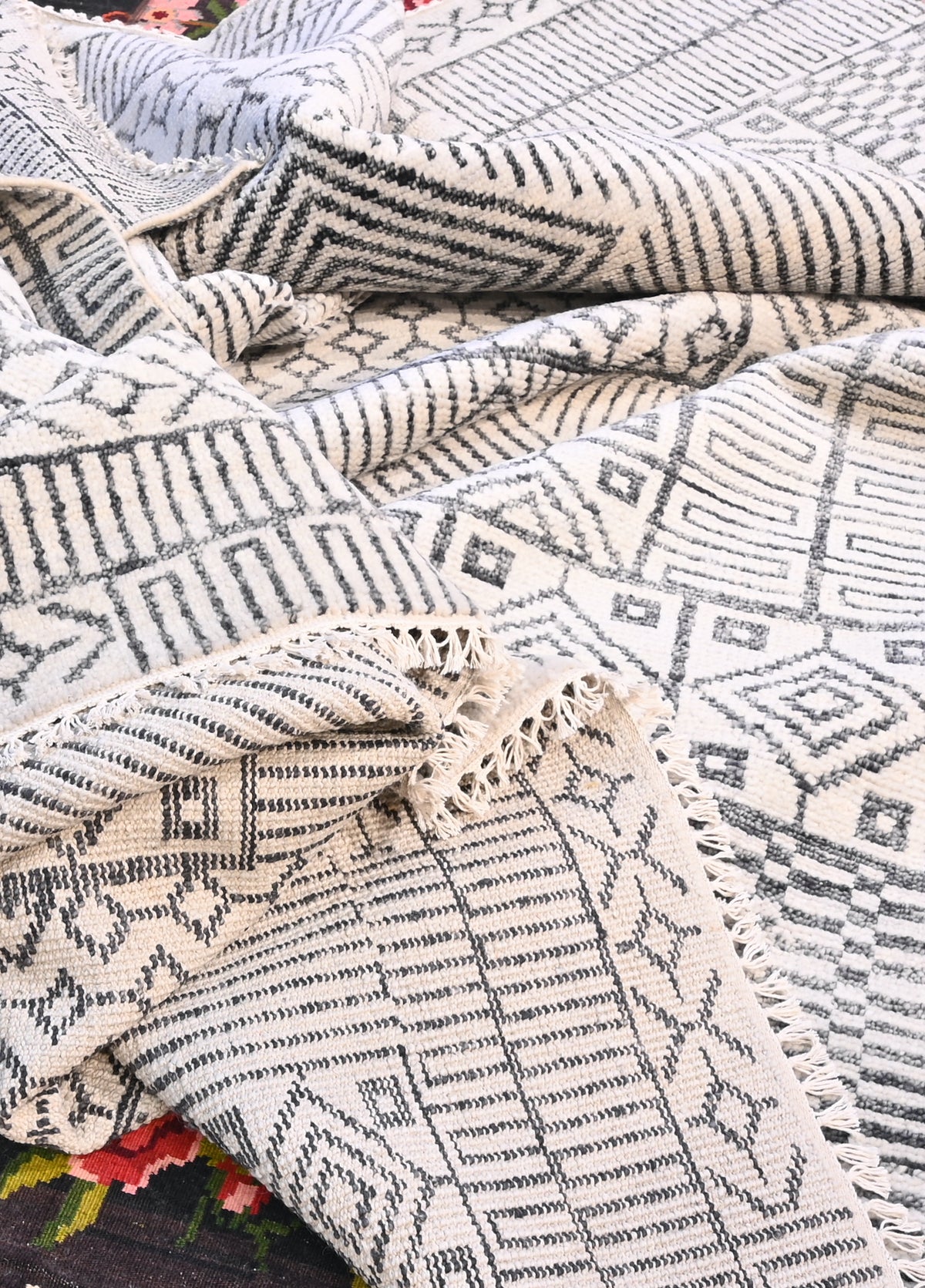 A Berber inspired handmade rug Number 850247 (280x368cm)