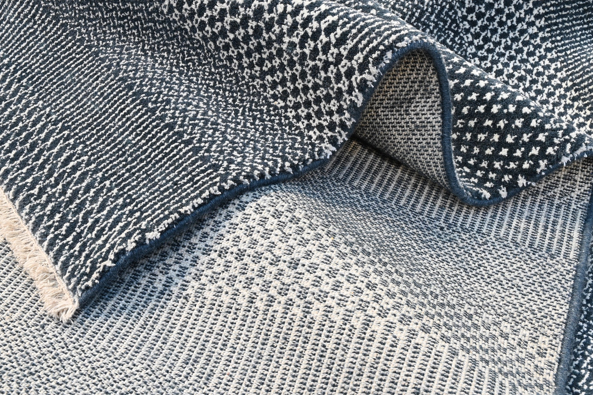 Deep sea; A modern rug. (GRS-66-10)