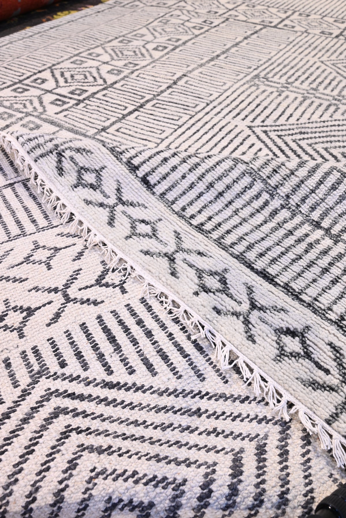 A Berber inspired handmade rug Number 850247 (280x368cm)