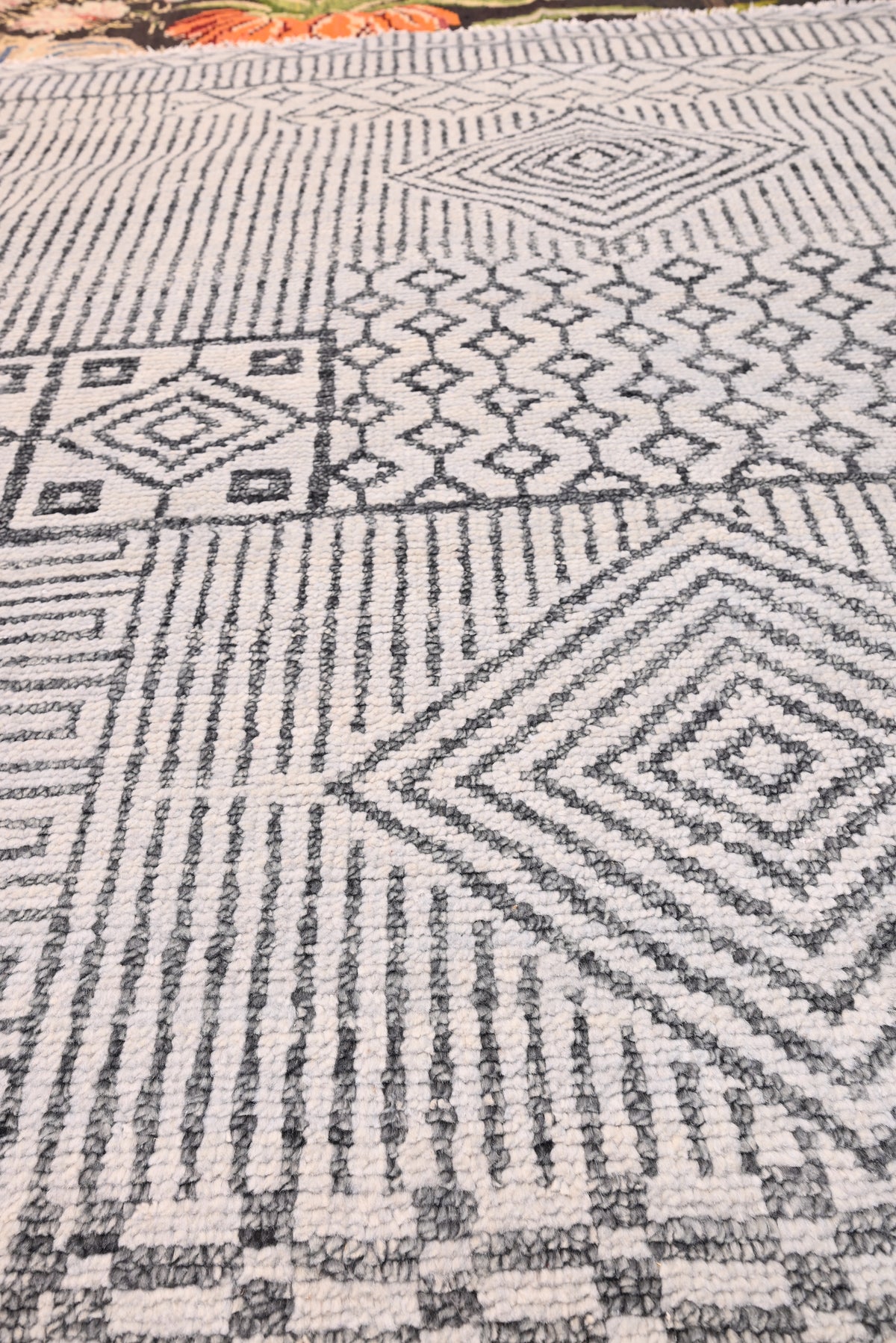 A Berber inspired handmade rug Number 850247 (280x368cm)