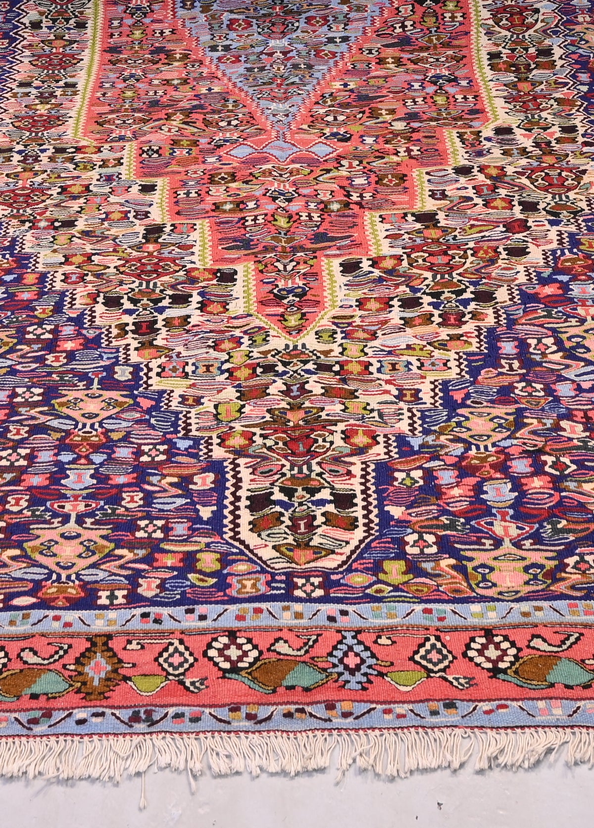 A fine Seneh kilim number 53665 (280x196cm)