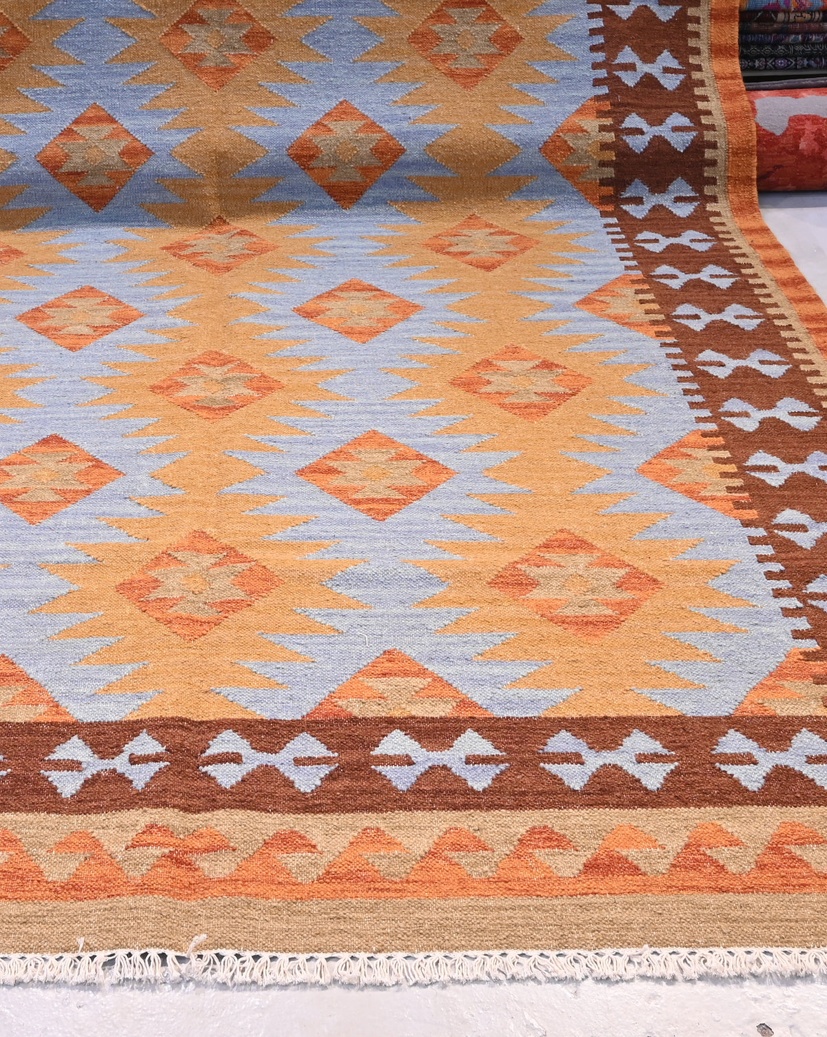 A Mirzapur kilim, Number 850166 (202x296cm)