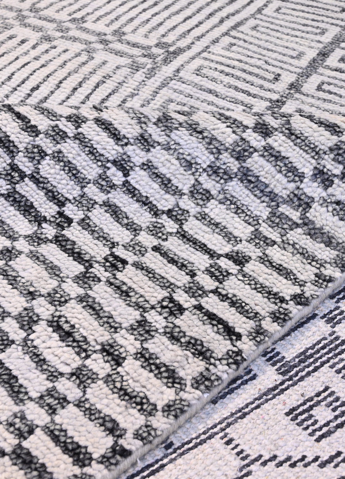 A Berber inspired handmade rug Number 850247 (280x368cm)