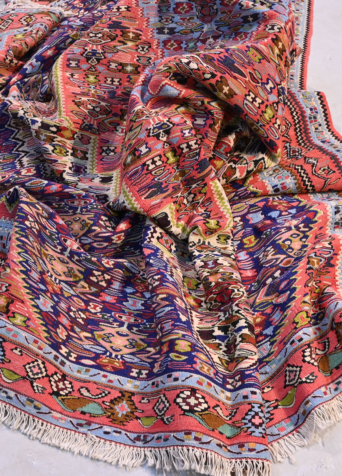 A fine Seneh kilim number 53665 (280x196cm)