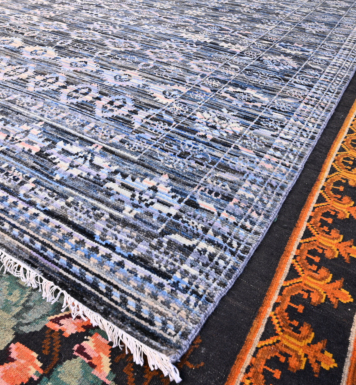 A modern Indian rug Number 850200  (370x 272cm)