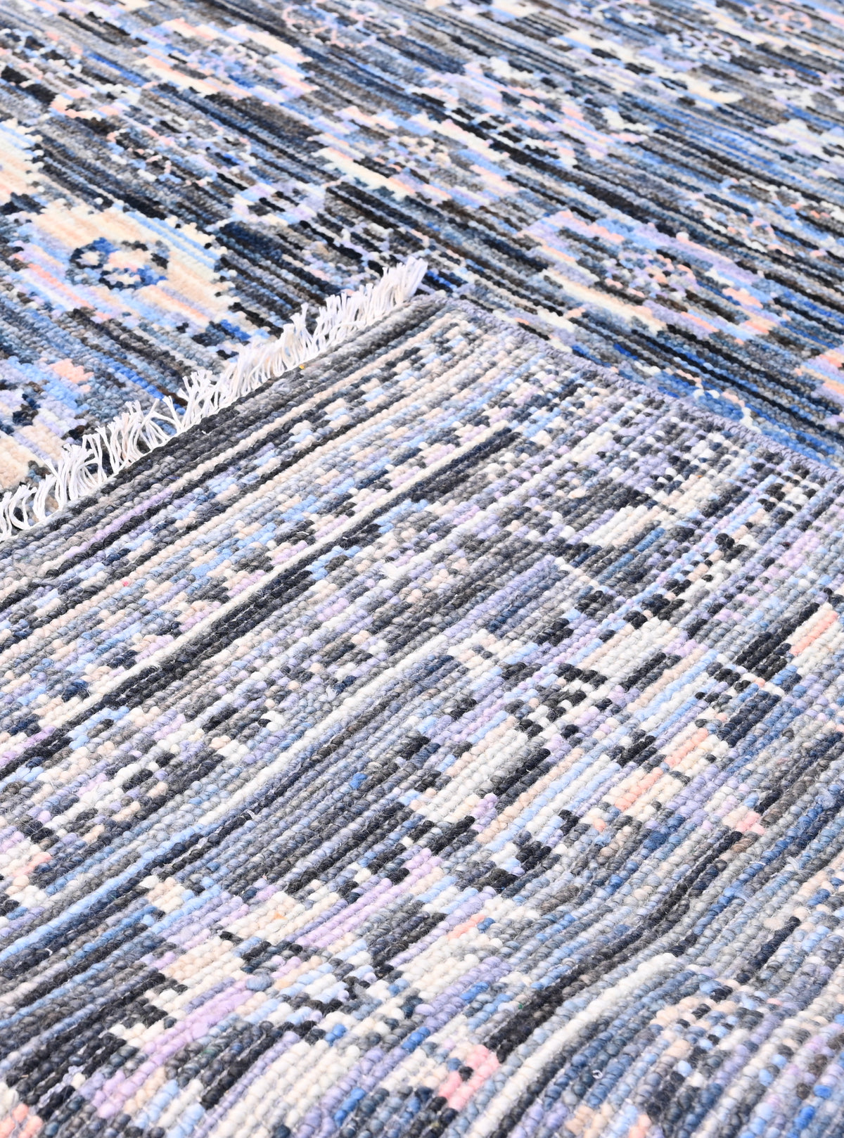 A modern Indian rug Number 850200  (370x 272cm)