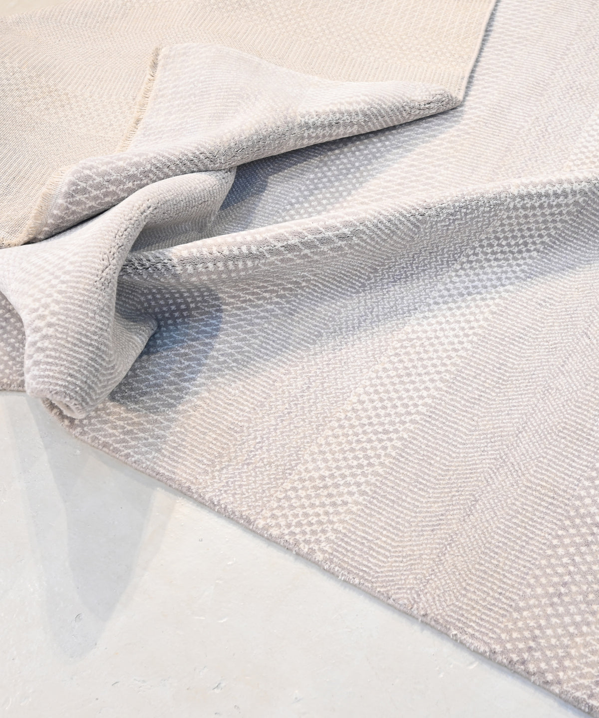 Feather; A modern rug.